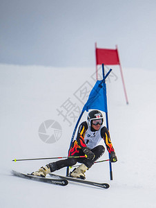 格鲁吉亚滑雪运动员在格鲁吉亚巨型悬崖图片