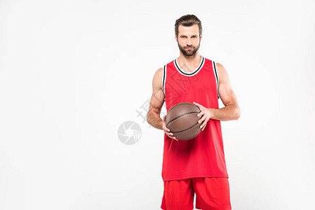 红式运动装球篮运动员图片