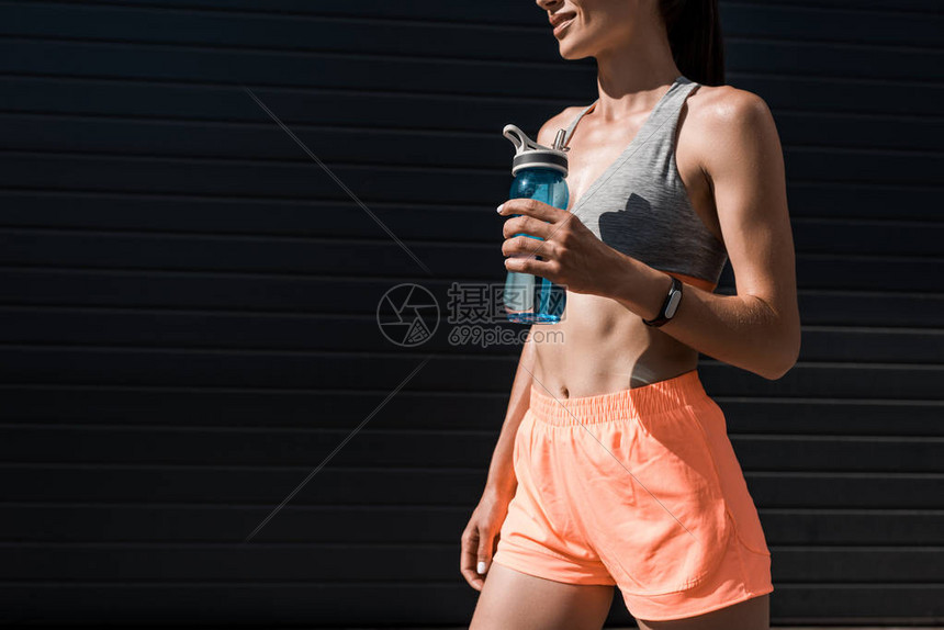 追踪热门运动员赛场内外精彩瞬间