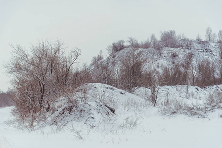 带矿石的雪图片