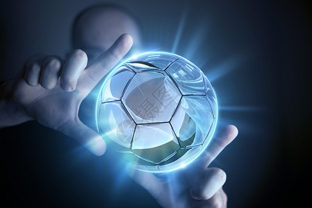 玻璃球投影足球概念由手图片