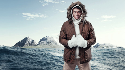北极山风景中的亚洲冬季运动时装男图片