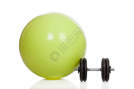大绿色训练球和白背景孤立的哑背景图片