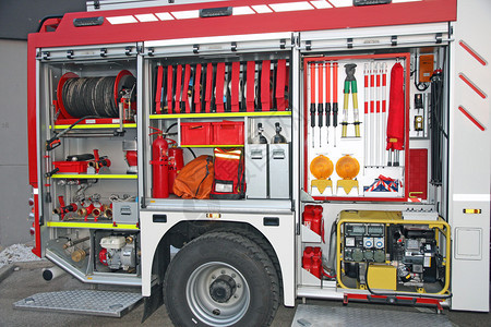 消防车内的应急设备背景图片
