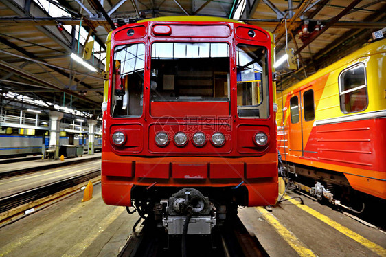 城市地铁高速列车的列车厢图片