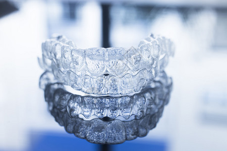隐形牙齿矫正器牙齿矫正器塑料牙套科保持器用于矫正牙齿牙医办公室牙科手术诊所的正畸临时图片