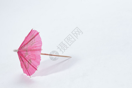 粉红色鸡尾酒保护伞在图片