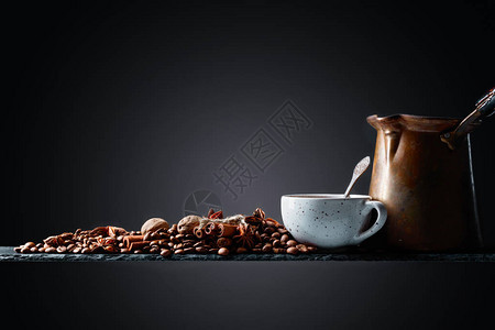 旧铜制咖啡机咖啡和背景图片