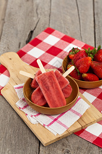 冰棒冻的草莓水果吧图片