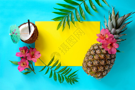 带菠萝海滩邀请卡或夏季的背景图片