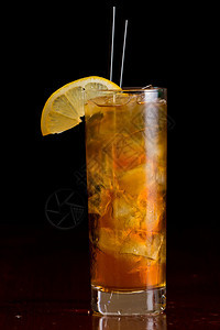 古典鸡尾酒长岛经典冰茶在酒吧供应图片