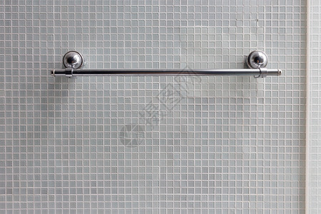 洗手间不锈钢毛巾栏杆的卫生间墙壁背景图片