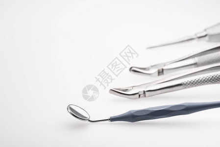 牙科和专业牙科器械的特写视图图片