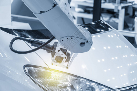 CMM激光探测器附在测量汽车部件的机器人臂上Hi技术汽车制造工艺背景图片