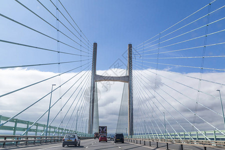 穿越威尔士和英国之间的威尔士亲王桥图片