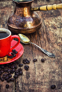 红咖啡杯和茶碟背景溢图片