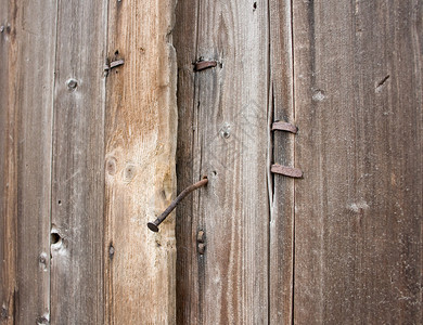 旧门的碎片与钉子图片