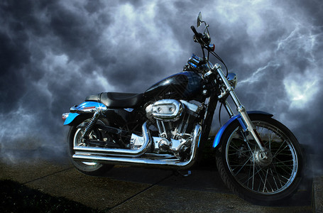 无骑士摩托车干净明亮闪的油漆和铬充满活力图片