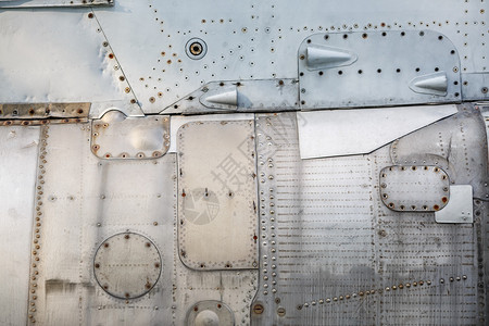 抽象金属背景老风化银色金属背景带有铆钉和螺栓的复古金属质感护套旧飞机图片