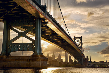 本富兰克林大桥美国日落时位于图片