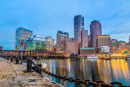 波士顿港和金融区在马萨诸塞州图片