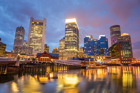 波士顿港和金融区位于马萨诸塞州波士顿Twiright和茶图片