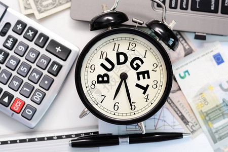 预算的运用或预测用旧时表和工作预算图片