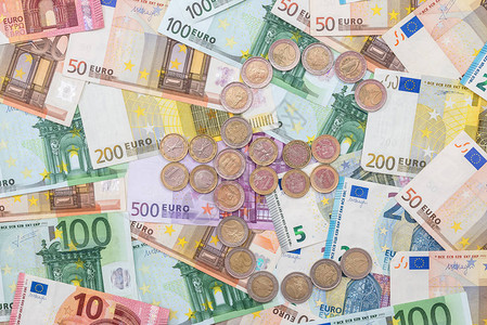 欧元硬币和钞票货图片