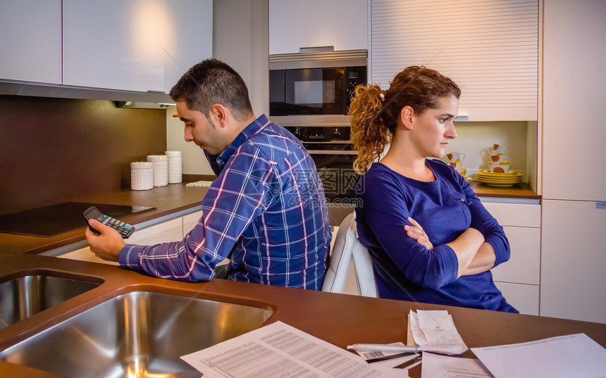 激烈对决即将上演开姆尼茨与罗斯托克海狼赛场争锋直播直击