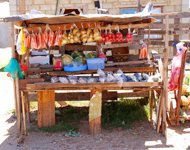 南非一家蔬菜和水果企业在乡镇的一个图片
