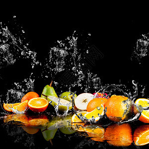 梨苹果橙色水果和泼水图片