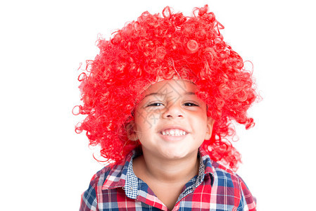 穿着卷红色假发的快乐图片