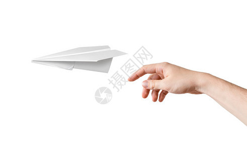 手在扔折纸飞机在白色背景上被隔离图片