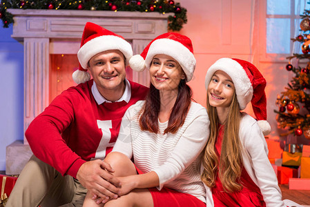 圣诞节快乐的家庭在图片