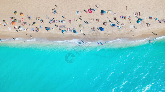 海滩的空中景色夏天美丽的自然海图片