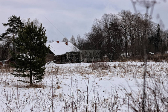 冬天的乡村小屋图片