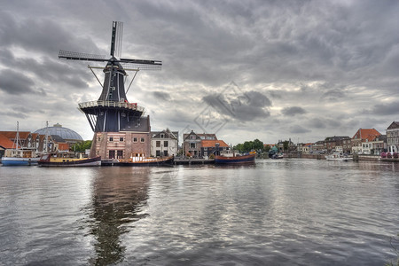 荷兰哈勒姆风车图片