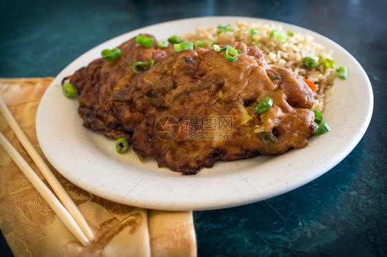 中式福容煎蛋和餐厅的炒饭图片