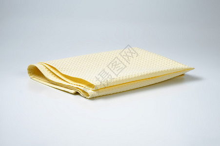 单折叠奶油桌布图片