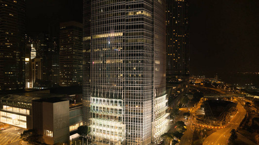 夜间大城市摩天大楼的顶视图库存晚图片