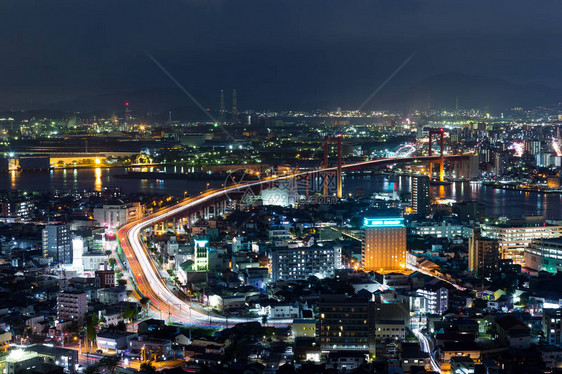 日本北九州夜间城市景观图片