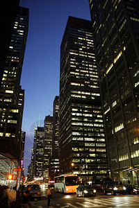 纽约市曼哈顿傍晚的街景图片