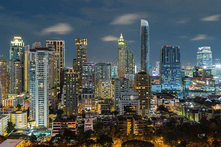 曼谷夜景与摩天大楼在泰国曼图片