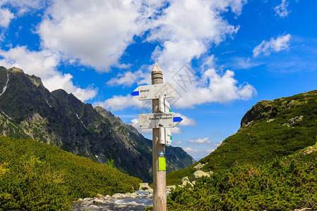 夏季塔特拉山区标志站图片