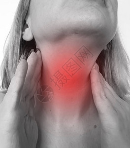 女人喉咙痛症状图片