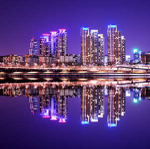 南韩首尔江南区的豪华高楼公寓楼图片