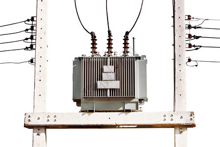电力混凝土杆上的电力变压器图片