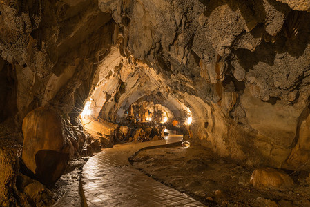 Chang洞穴HangaroundCave位于万荣MeuangXong村的河道南部因为它的高位置提供了万背景图片