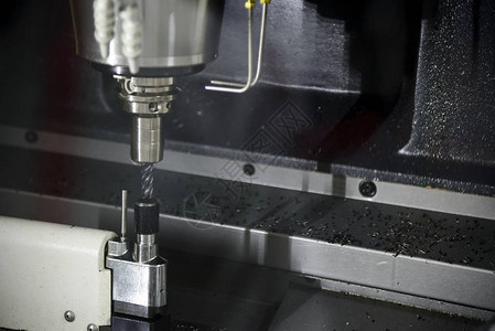 CNC碾磨机测量工具长度由自动工图片