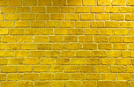 以充满活力的黄色砖墙为背景图片